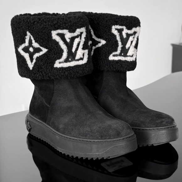 Louis Vuitton Snowdrop Flat Ankle Boots Black Suede Shearling 38 NEW - Picture 1 of 9